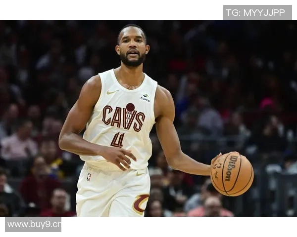 莫布里上半场表现出色三投三中贡献八分三板两助攻助力球队攻势